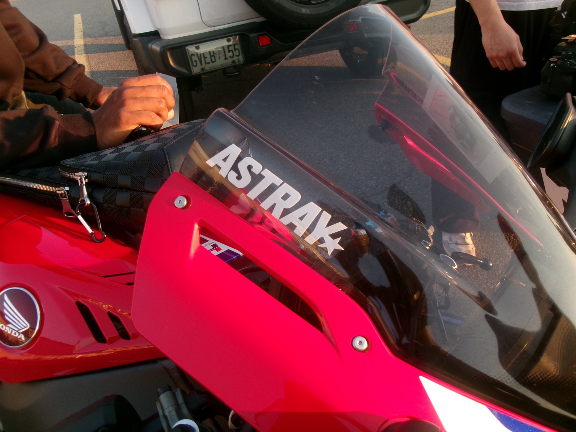 REFLECTIVE TEXT DECAL "ASTRAY"