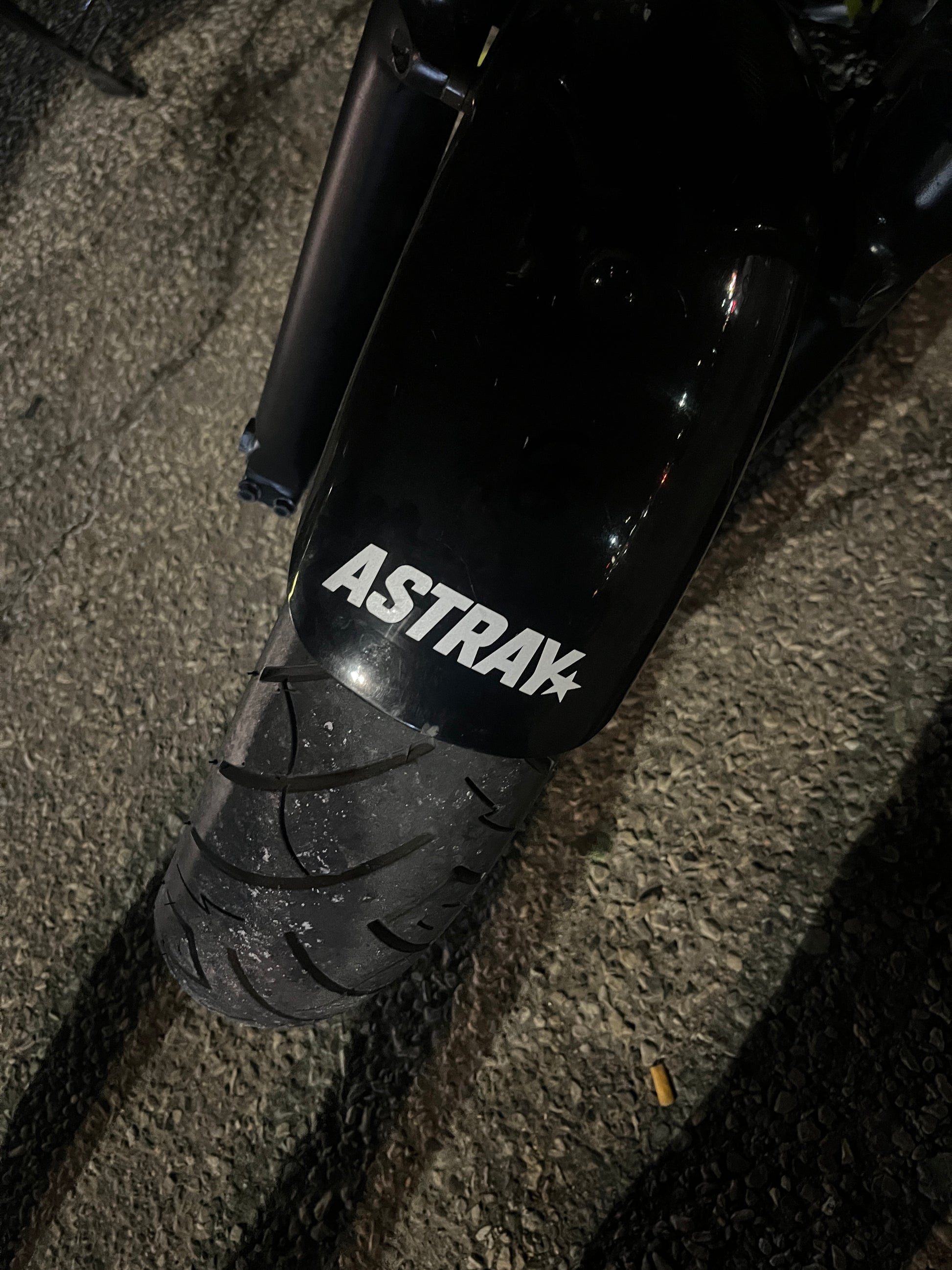 REFLECTIVE TEXT DECAL "ASTRAY"